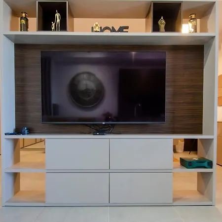 Elegant 12th Floor With Balcony And Views *