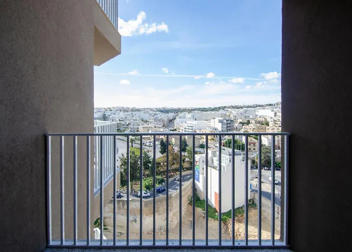 Elegant 12th Floor With Balcony And Views Apartmán