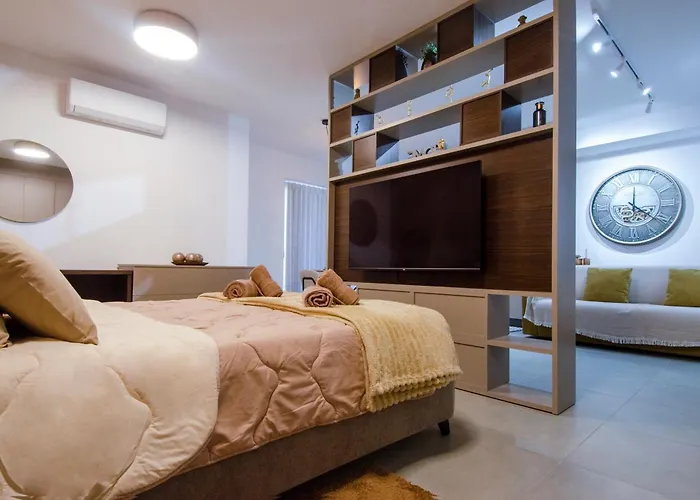 Elegant 12th Floor With Balcony And Views Saint Julian's