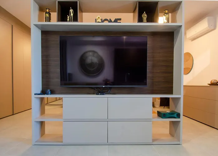 Elegant 12th Floor With Balcony And Views *